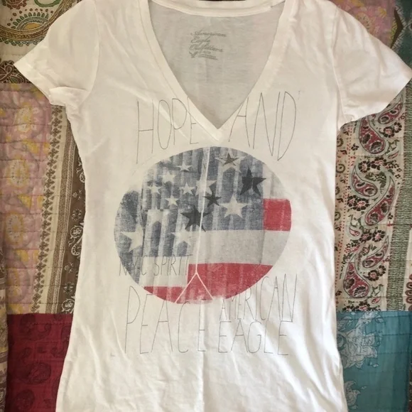 American Eagle White v-neck tee. - Picture 2 of 5